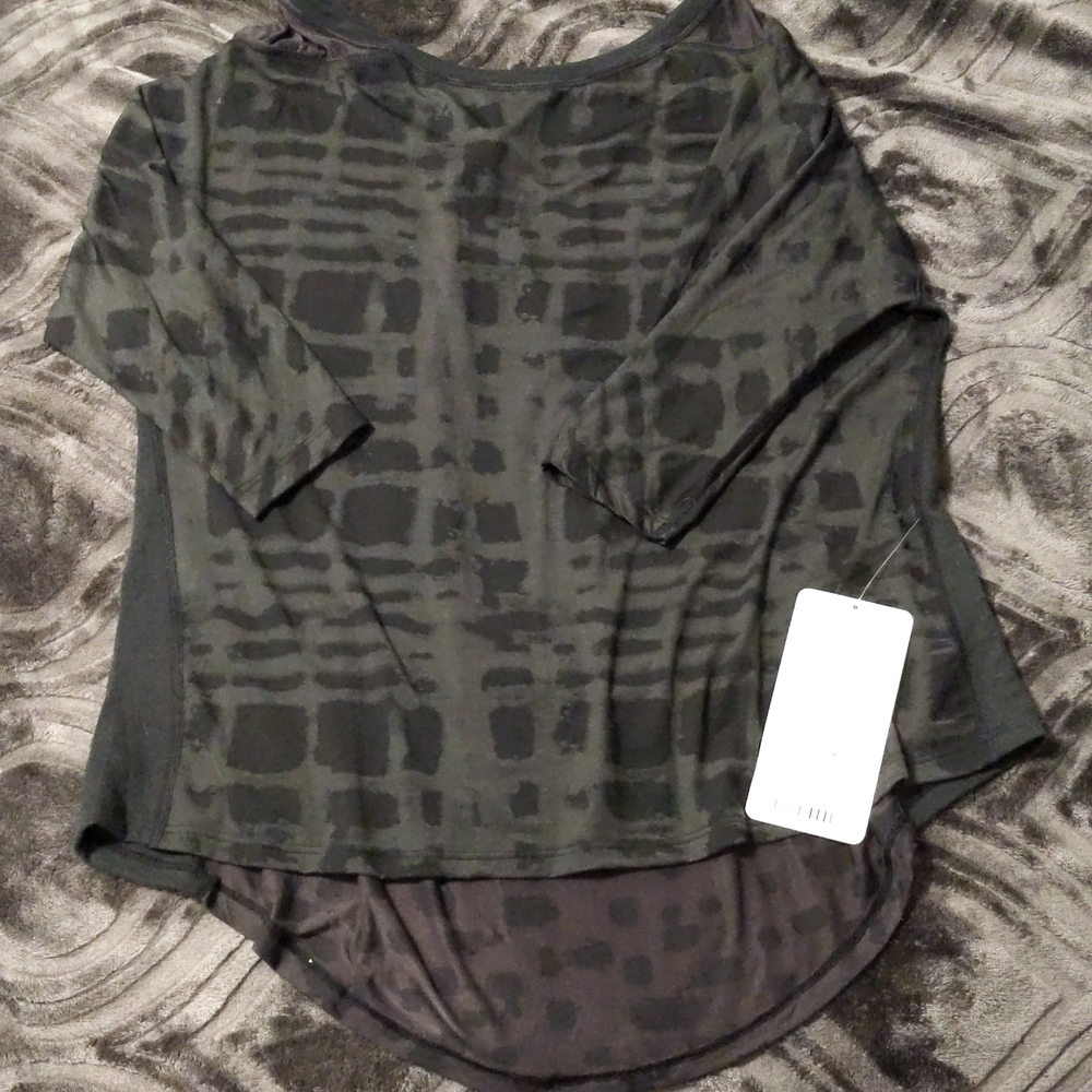NWT Lululemon Athletica Yoga Flow LS Tee black and extremely dark grey